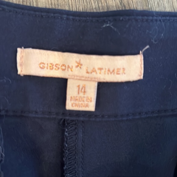Gibson and Latimer Navy shorts with pockets - Picture 2 of 4